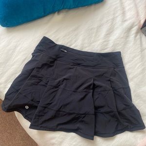 Lululemon size 6 Tall skirt